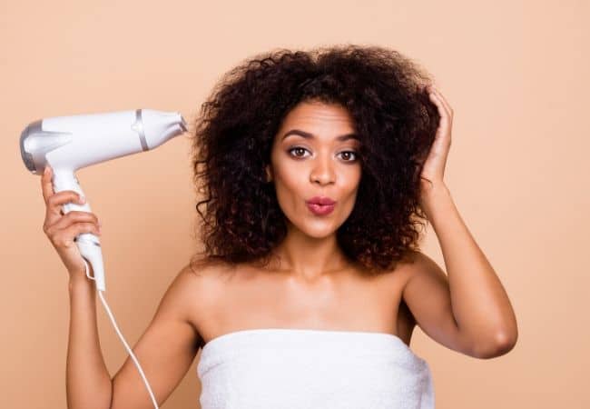 How to use a diffuser on straight hair to make it curly